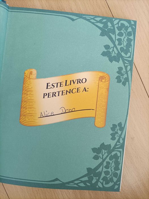 4 livros- coleção "encanto"