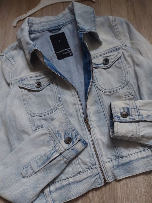 Джинсова курточка на молнії!! Розмір S-M..