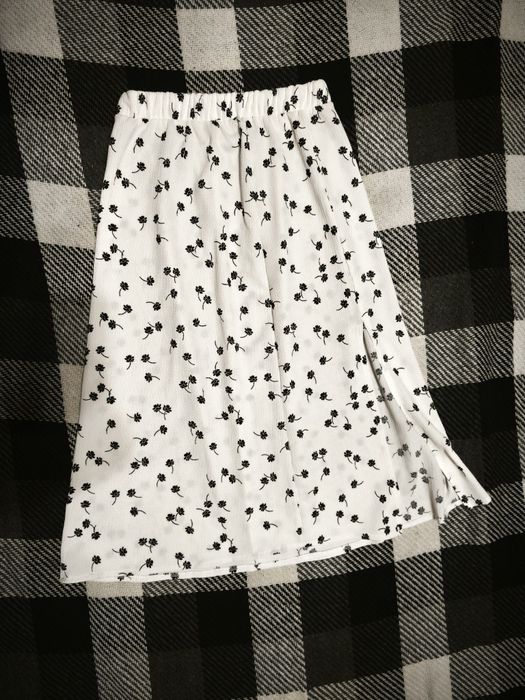 Літня спідниця з квітами