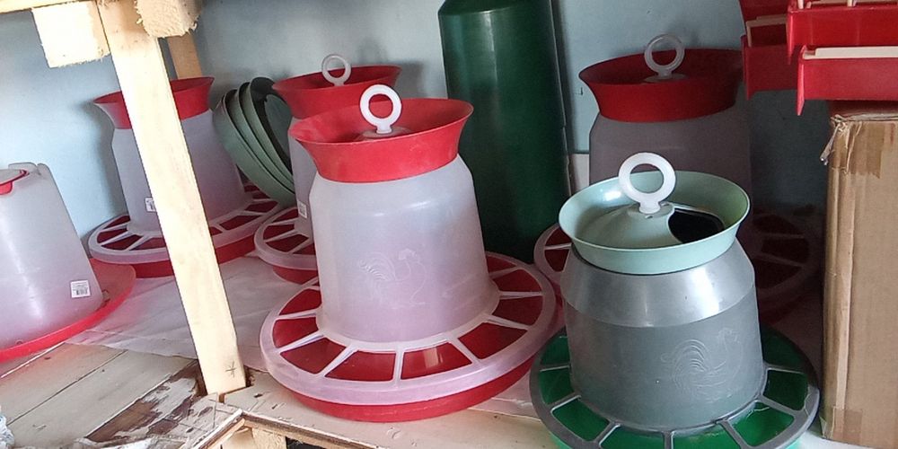 Лоток кормушка для добових куріт та для великих курей