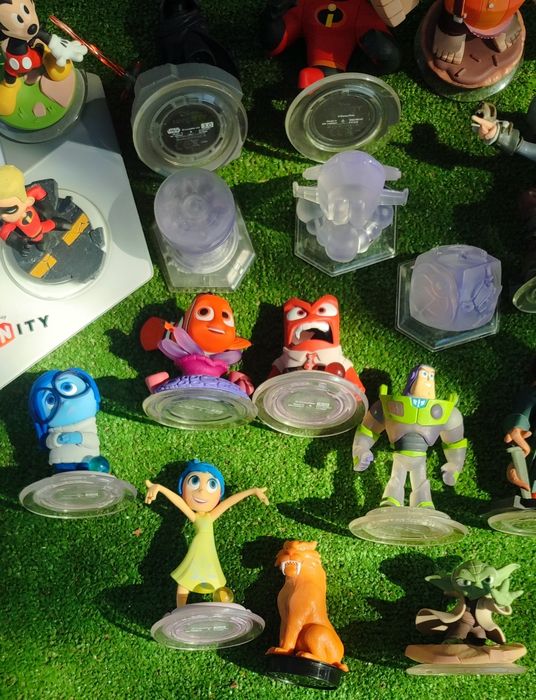 Kolekcja figurek Disney Infinity i inne 22 sztuki