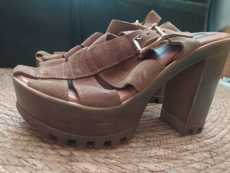 Sandálias salto alto camel e pretas - tam. 36