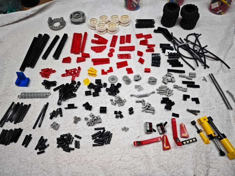 Lego Technic 8443 "Pneumatic Log Loader"; 1996; [65]