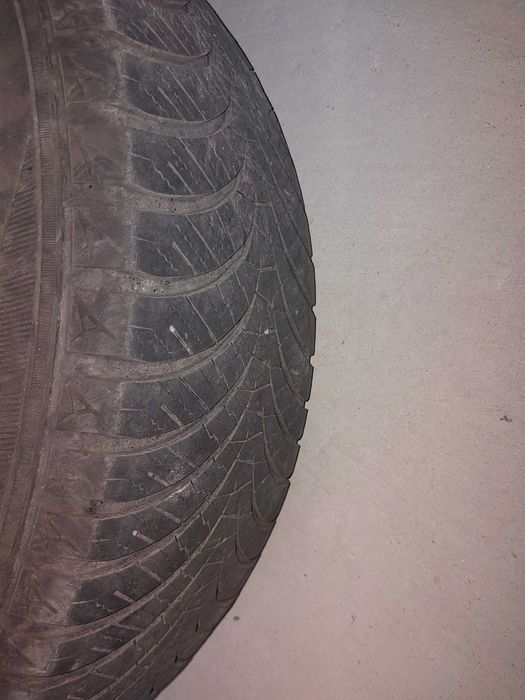 Opona 225/60 R17