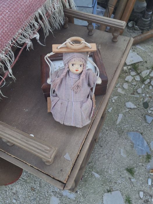 Boneca em pano de pendurar