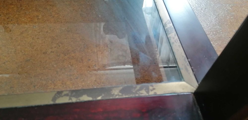 Mesa de centro / coffee table, em madeira maciça, latão e vidro