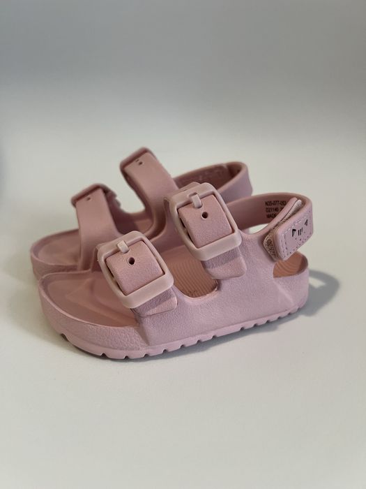 Взуття для дівчинки