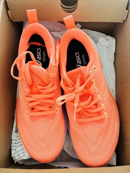 Tenis corrida asics novos