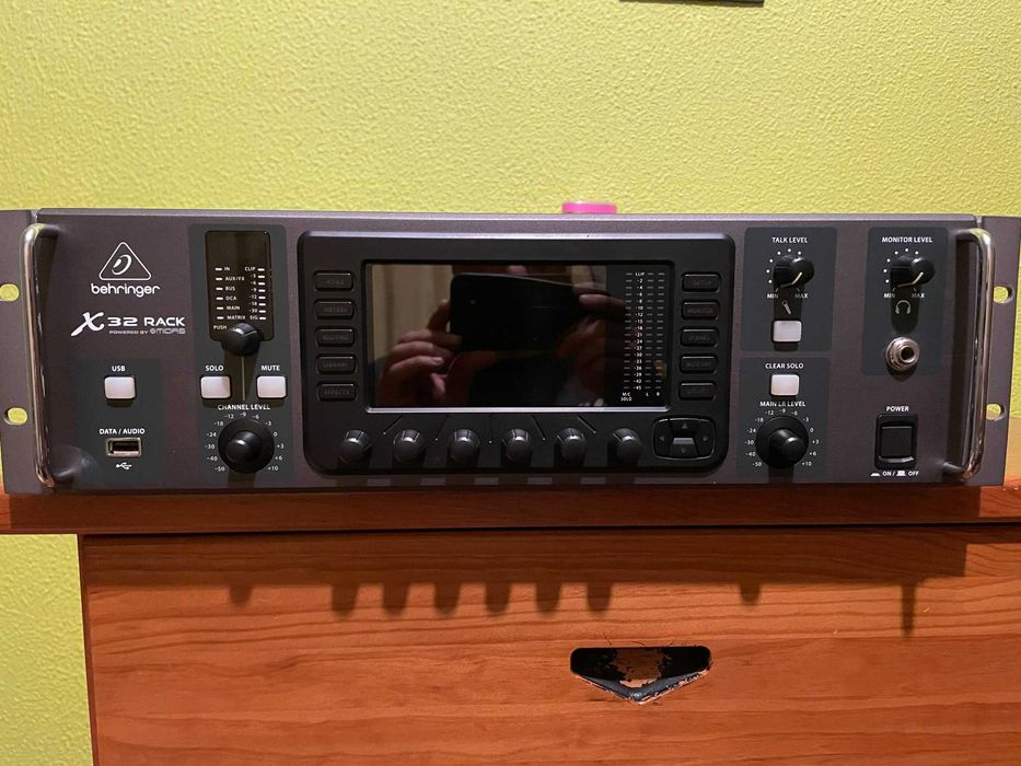 Behringer x32 Rack