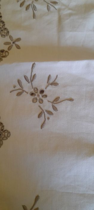 Toalha linho bordado madeira