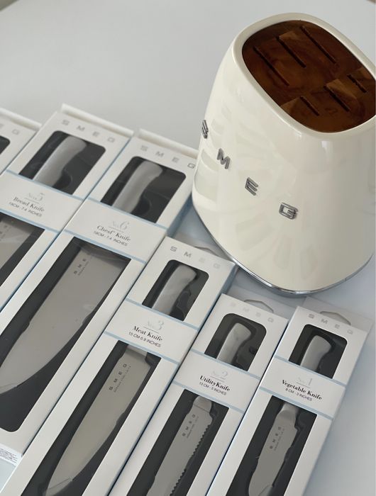 Уцінка! Набір ножів Smeg + підставка