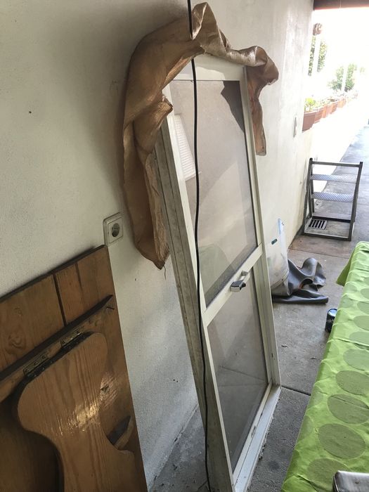 Janela lacada em branco