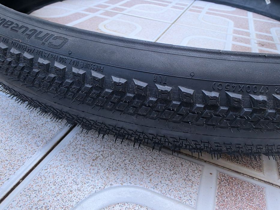 Vendo 2 pneus pirelli rh gravel 45mm