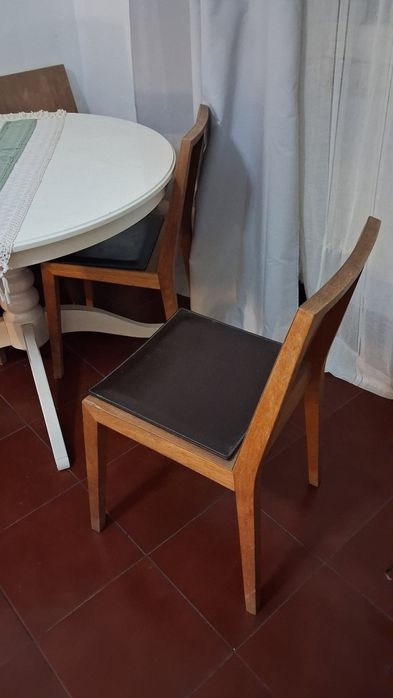 Mesa extensivel com 6 cadeiras