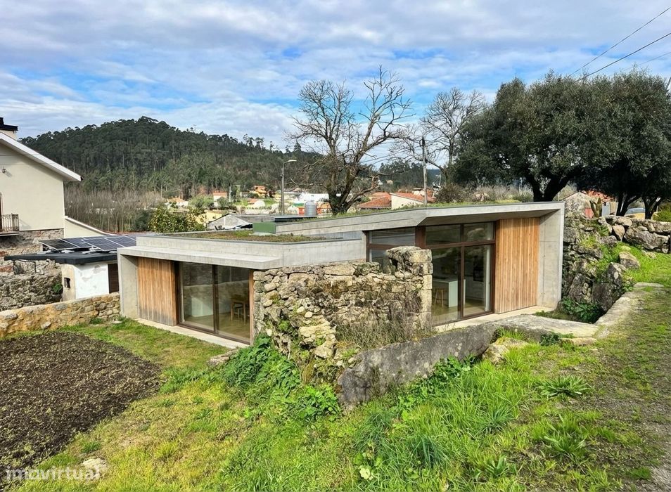 Ruína em pedra com terreno em Cossourado, Barcelos — Cossourado, Braga