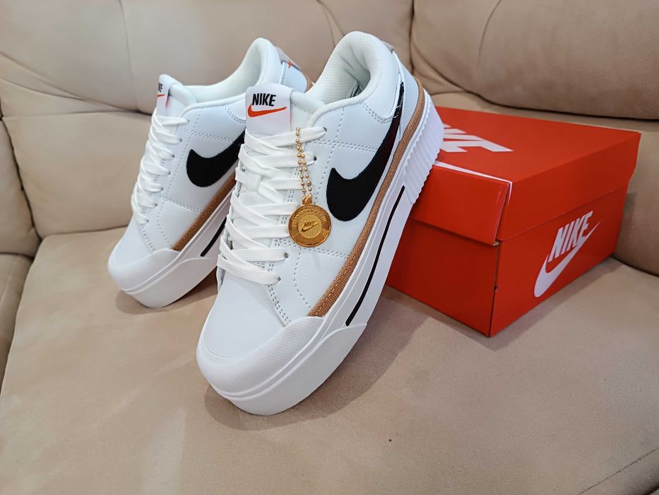 Жіночі кросівки Nike court legacy