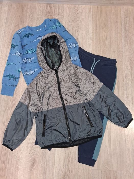 Куртка вітровка і подарунок шапка