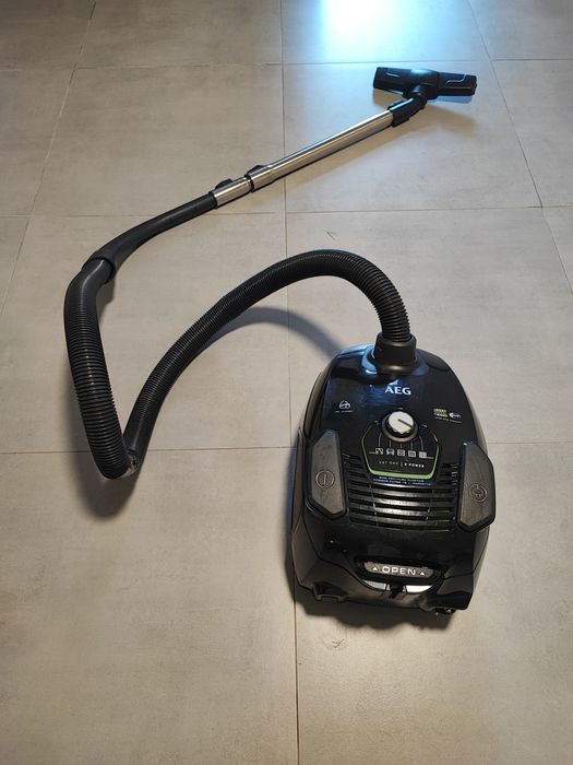Aspirador AEG avariado - para peças