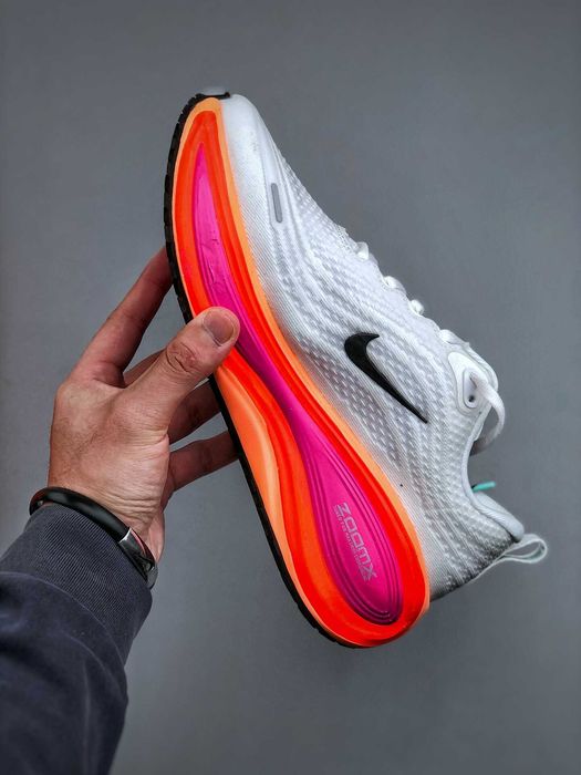 Nike_Vomero Plus White Fire Pink Hyper Crimson r.36