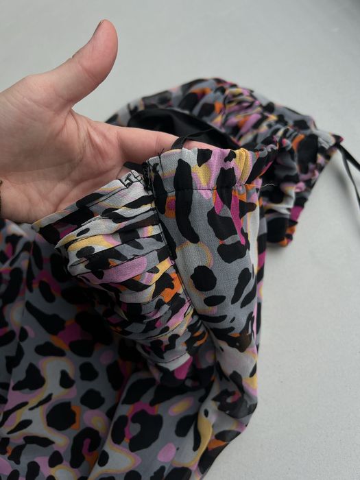 Długa/maxi sukienka w cętki, odkryte ramiona