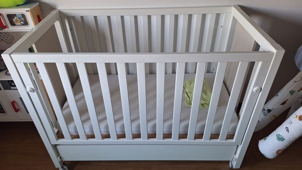 Cama bebe micuna + colcao + extras