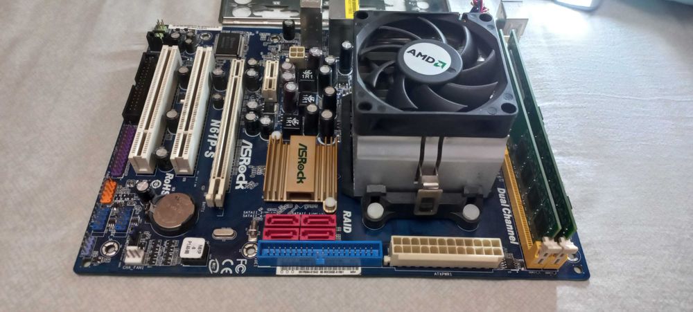 ASRock N61P-S c  Athlon 64 x2 5000+, 4Gb DDR2, куллер