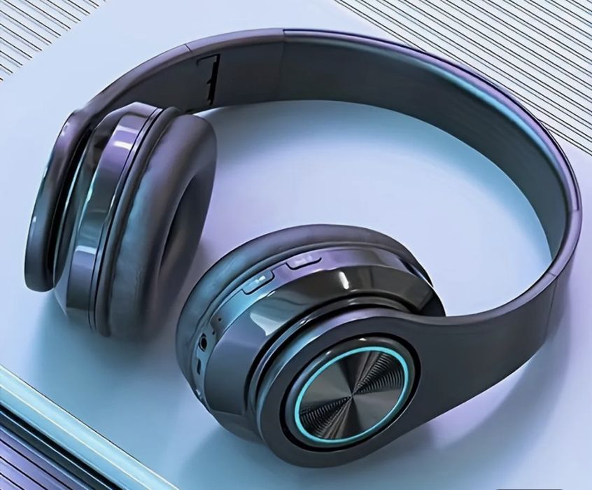 Нові бездротові навушники чорні складні