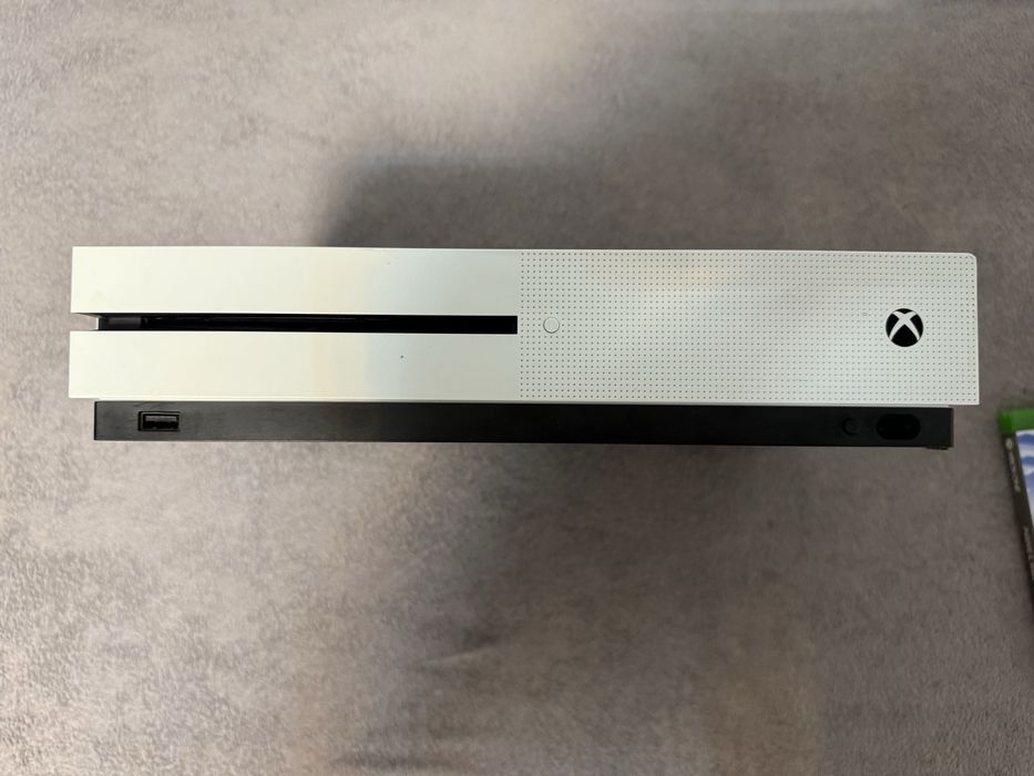 Zestaw Xbox One S + Kontroler + 2 Gry (FIFA 20, Minecraft) – Stan BDB!