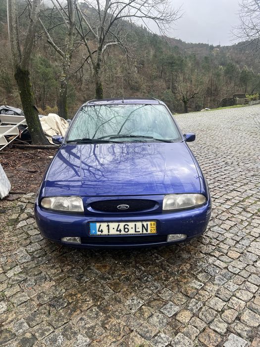 Ford fiesta 3 portas , inteiro
