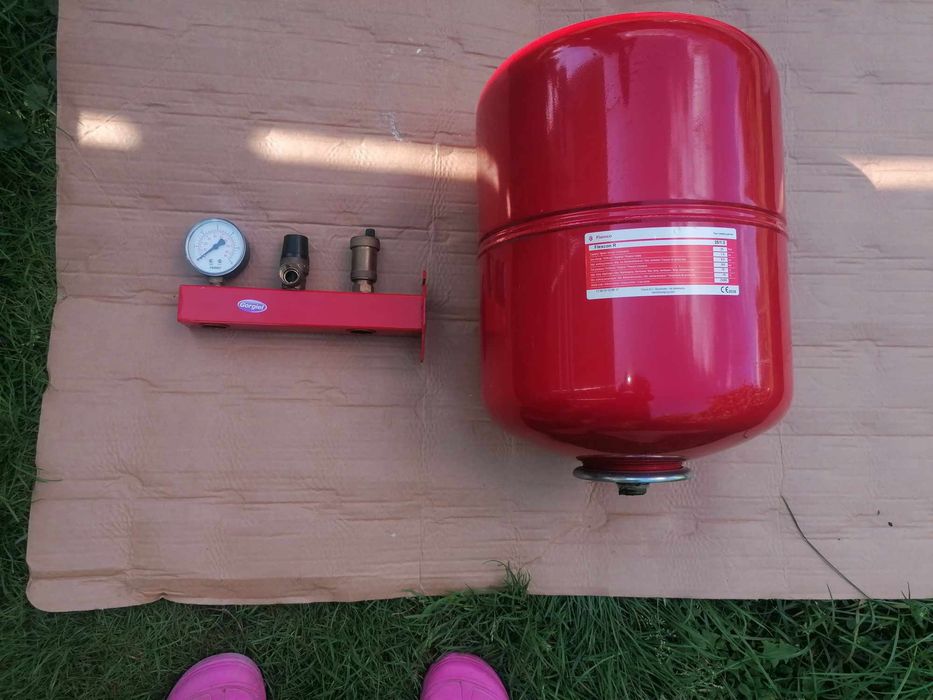 Grupa bezpieczeństwa ze zbiornikiem 25 l