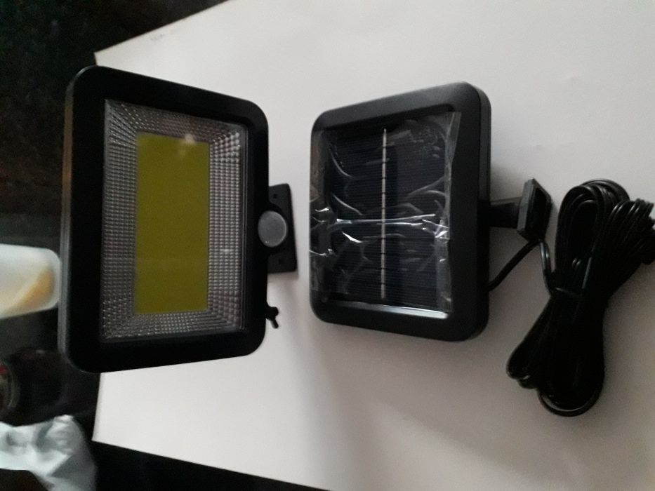 Holofotes de 120 led com Luz solar e sensor movimento á prova de água