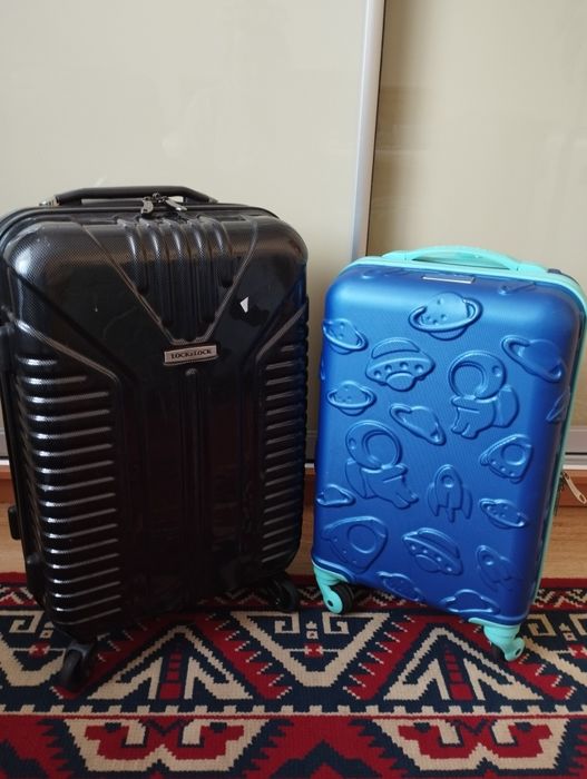 Валізи дорожні різні.