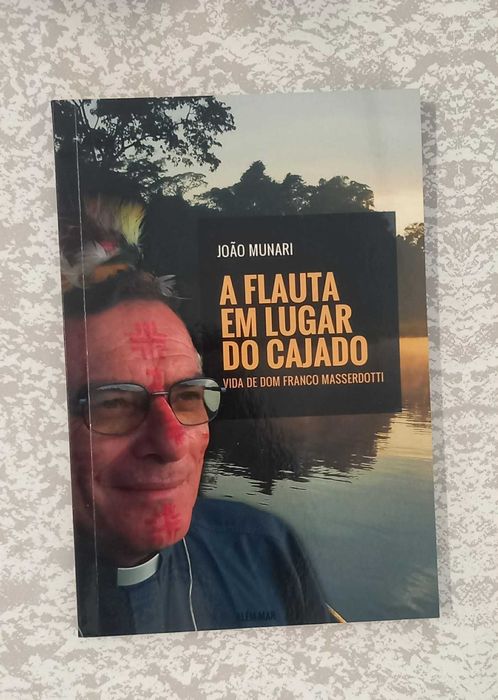 Livro A Flauta Em Lugar Do Cajado