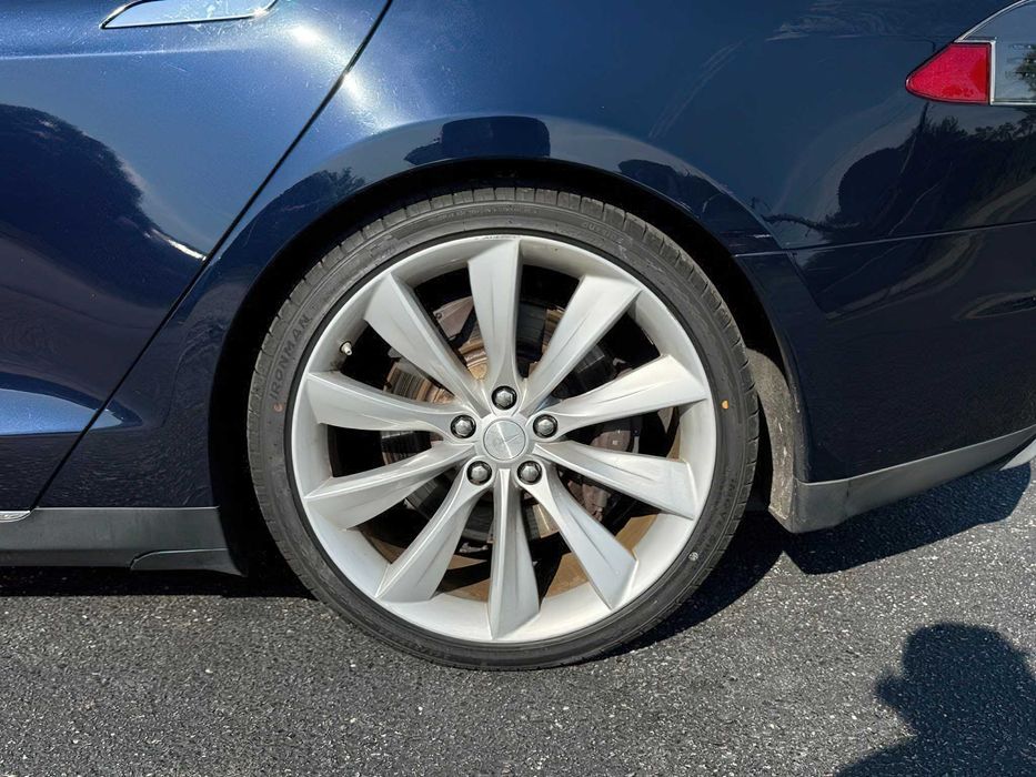Tesla Model S Performance      2013