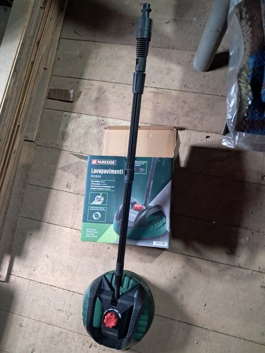Escova lavapavimento.