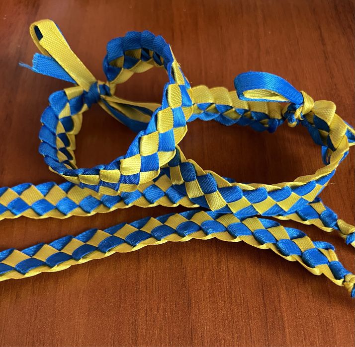 Патріотичні браслети із стрічки | Фенічки