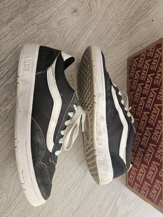 Buty vans  czarne  roz 42