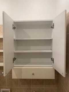 Armário de casa de banho com espelho biselado