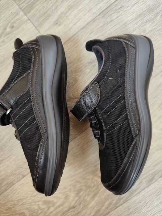 Качественные кроссовки