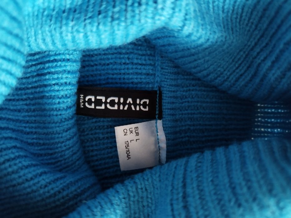 Niebieski krótki sweter
