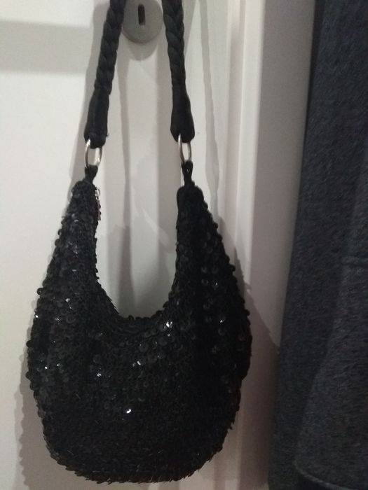 Mala saco preto todo em lantejoulas.Muito gira.