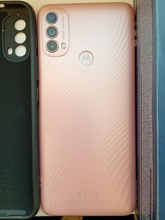 Телефон Motorola E40.