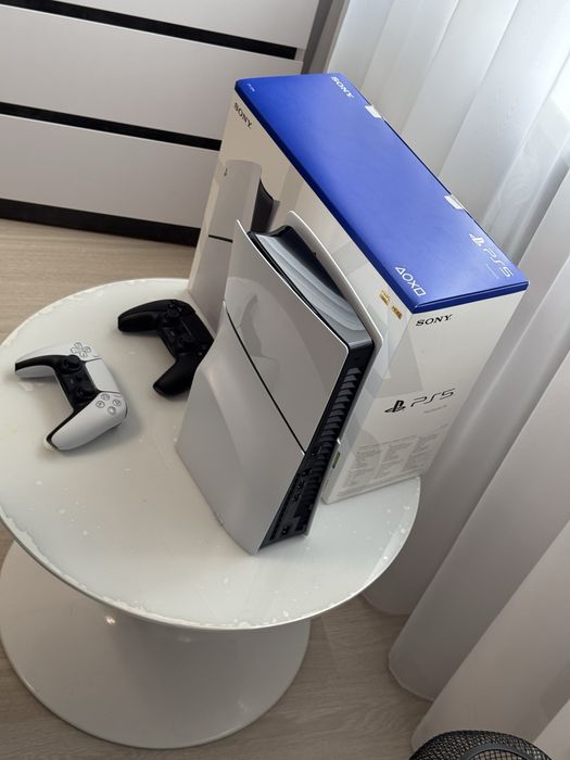Продам Sony PS5 состояние новой