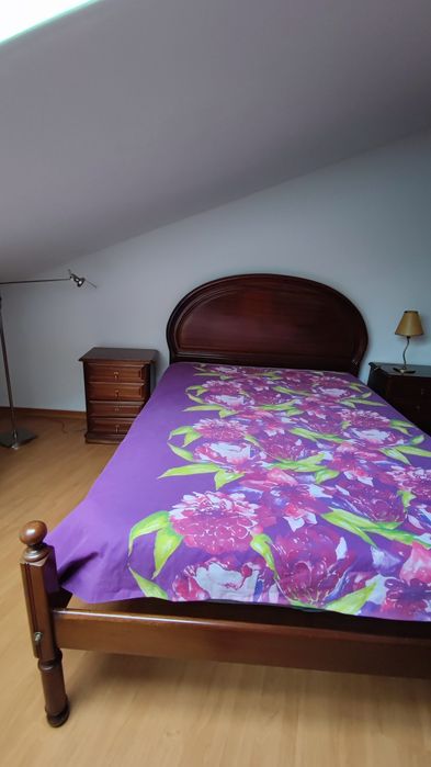 Mobília de quarto em mogno.