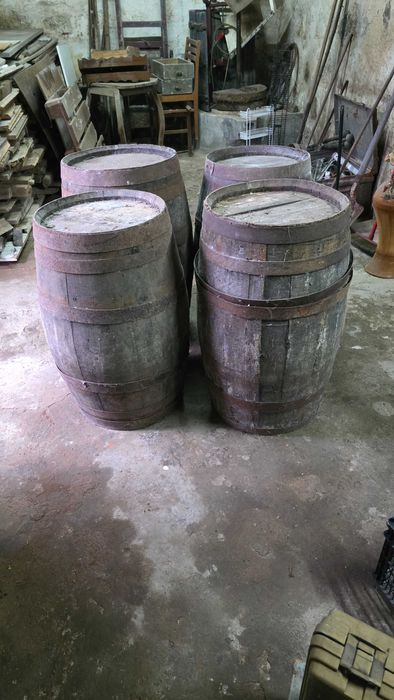 Pipos de vinho antigos