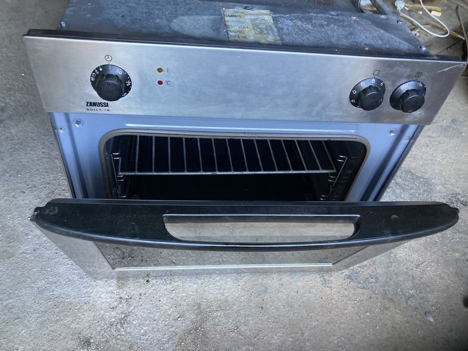 Forno de encastrar  Zanussi em bom estado