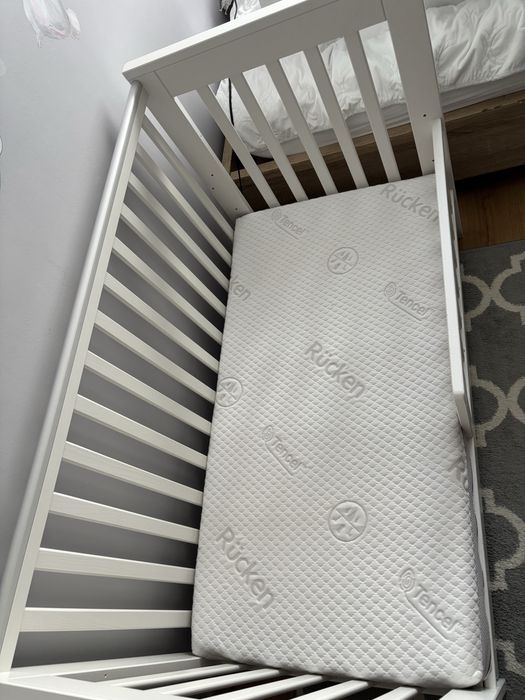 Łóżeczko Białe Klupś Iwo + Dostawka + materac Rucken Tencel