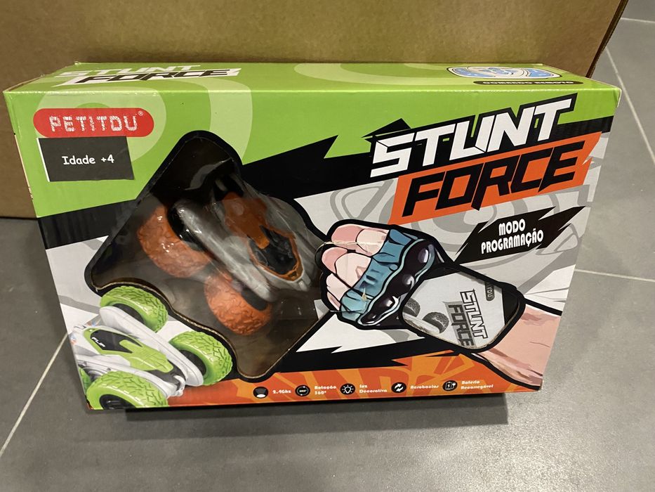 Carrinho acrobático telecomandado