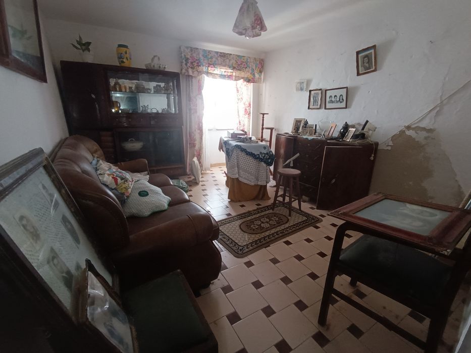 Casa T2+1  para renovar em Borba