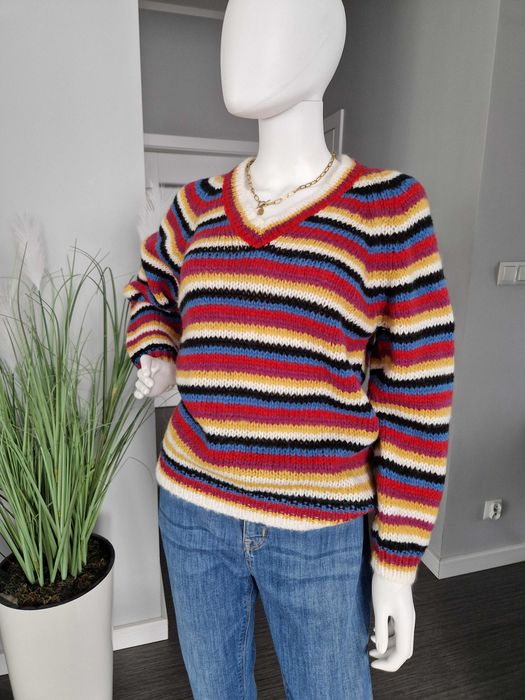 Kolorowy sweter marki Dranella